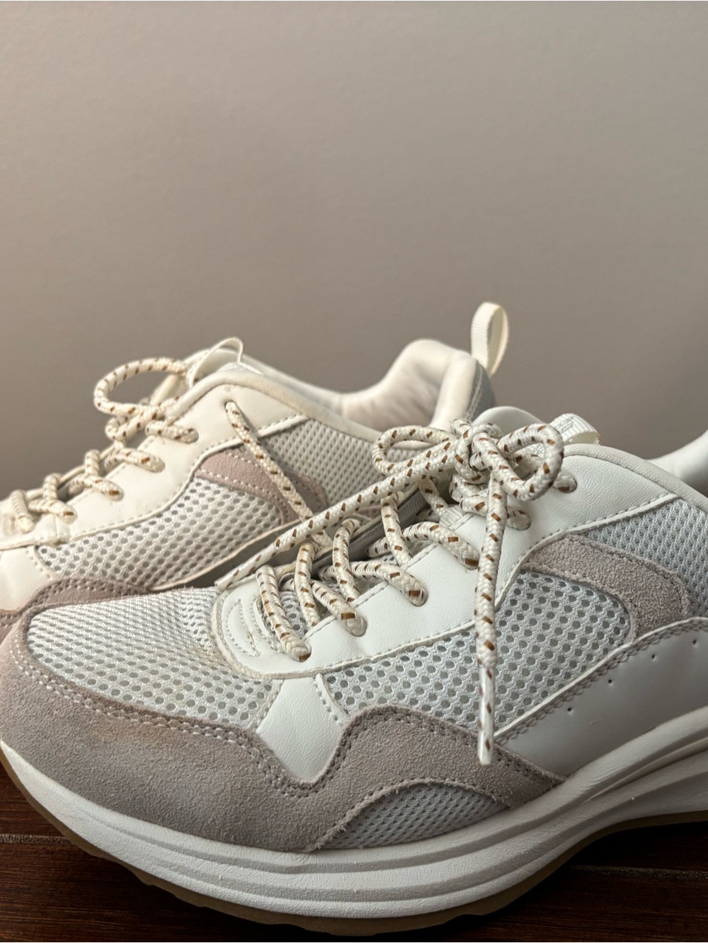 Skechers Cream & Taupe Mesh Suede Lace-Up Sneakers